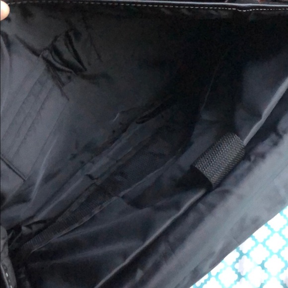 GNBI crossbody sachel - Picture 2 of 3